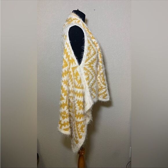Yellow and white wrap sweater - Picture 4 of 11